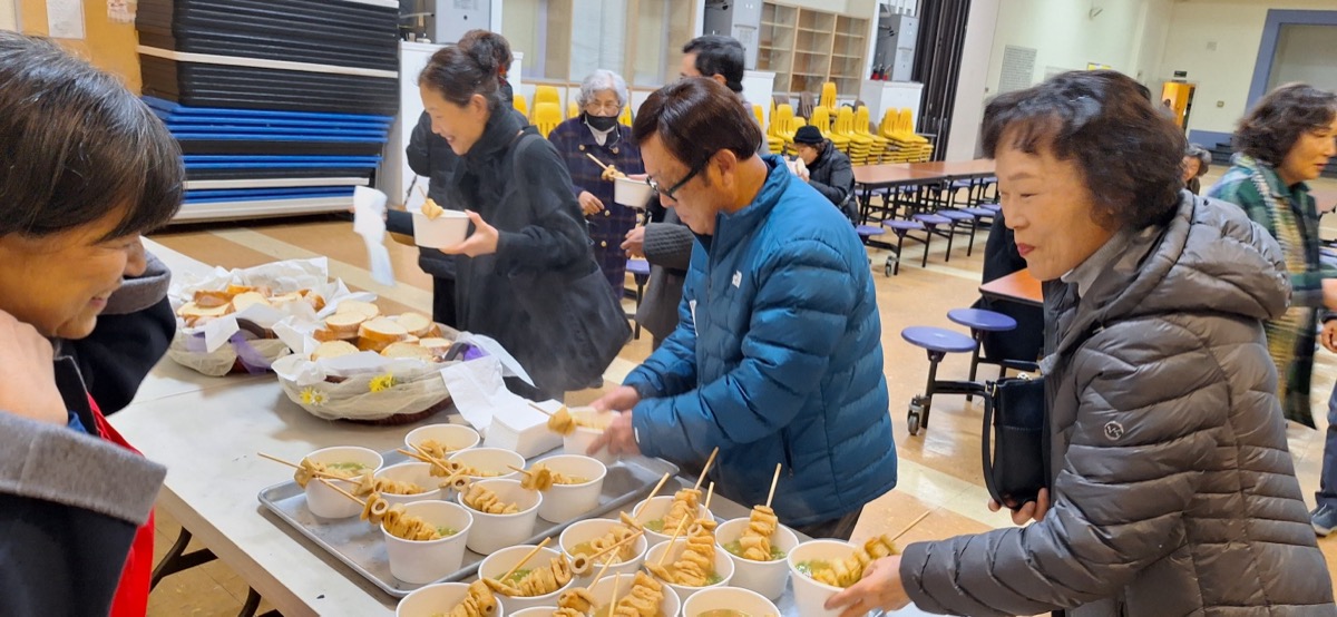 2024 부활대축일, 파스카 성삼일, 성지주일 - 부활절 새신랑 새신부, 밥나눔